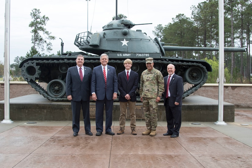 Lt. Gen. Michael Garrett, Commander U.S. Army Central, greets U.S. Congressman Ralph Norman at U.S. Army Central’s Patton Hall, Shaw AFB, S.C. March 30, 2018. Norman came to meet with Soldiers of USARCENT, which comprises the largest military organization in the Congressman’s district. During his visit, Norman had a one-on-one sit-down meeting with Garrett, met with USARCENT’s staff personnel for a briefing, and received a tour of Patton Hall. This visit was the representative’s first to Patton Hall and third to Shaw AFB.