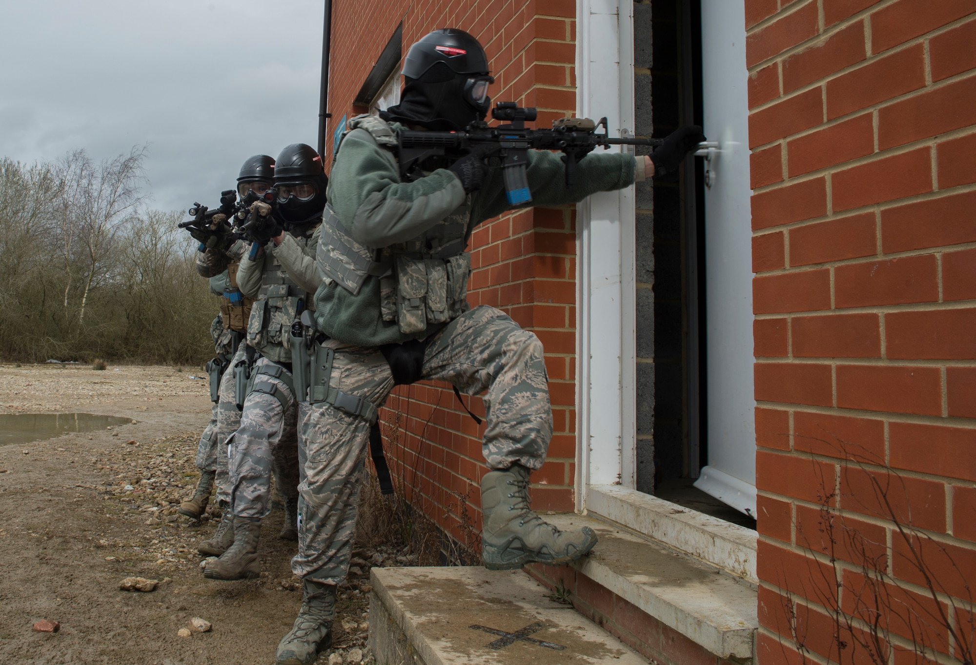 Airmen with the 422nd Security Forces Squadron participate in a force on force exercise at Bicester Garrison, United Kingdom, March 29, 2018. The urban warfare exercise was designed to enhance and sharpen Airmen’s house clearing techniques. (U.S. Air Force photo by Senior Airman Chase Sousa/Released)