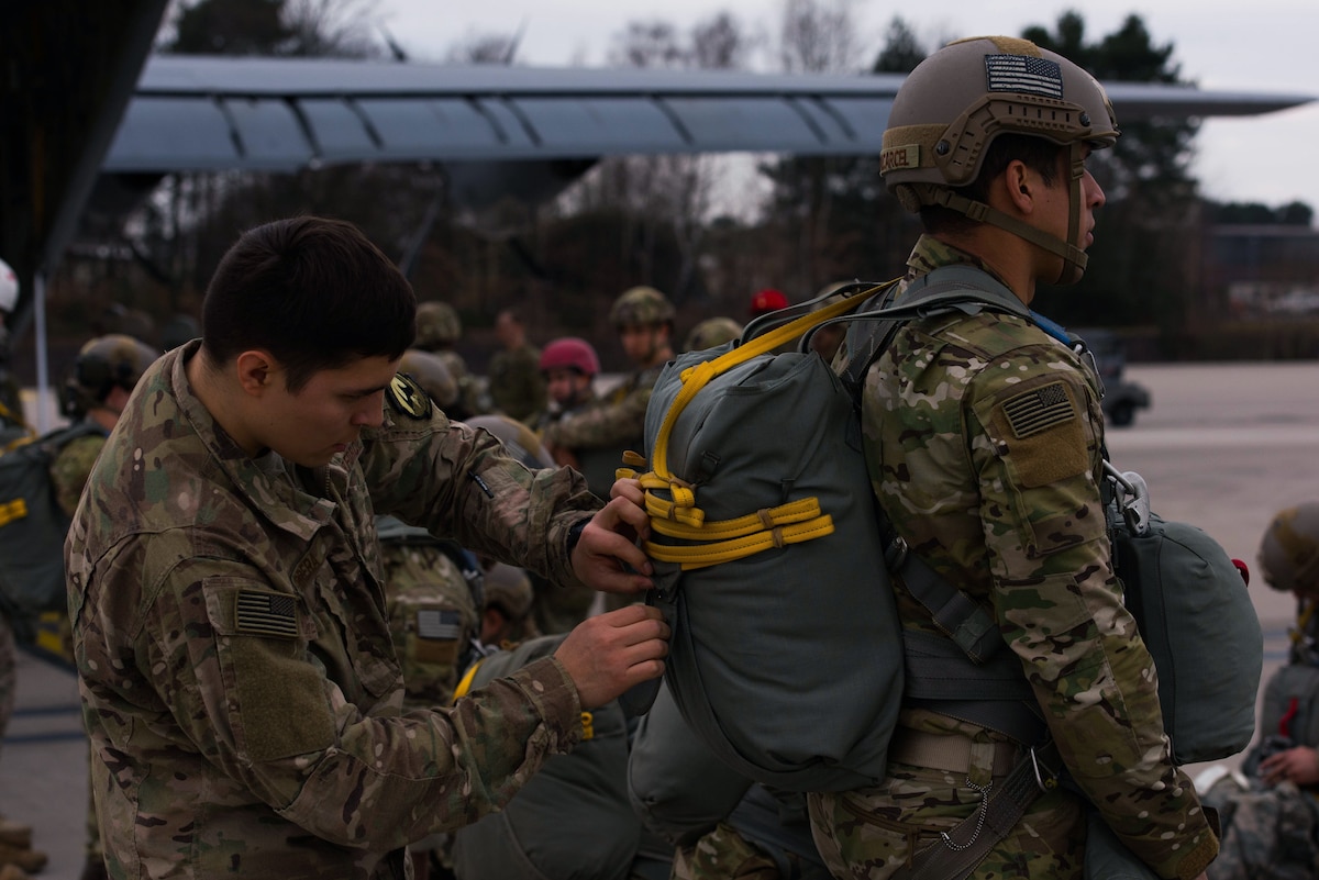 U.S. troops jump to stay certified > Ramstein Air Base > Article