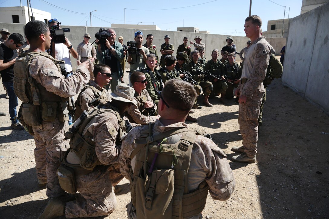 U.S Marines and Israeli soldiers conduct an after action review.