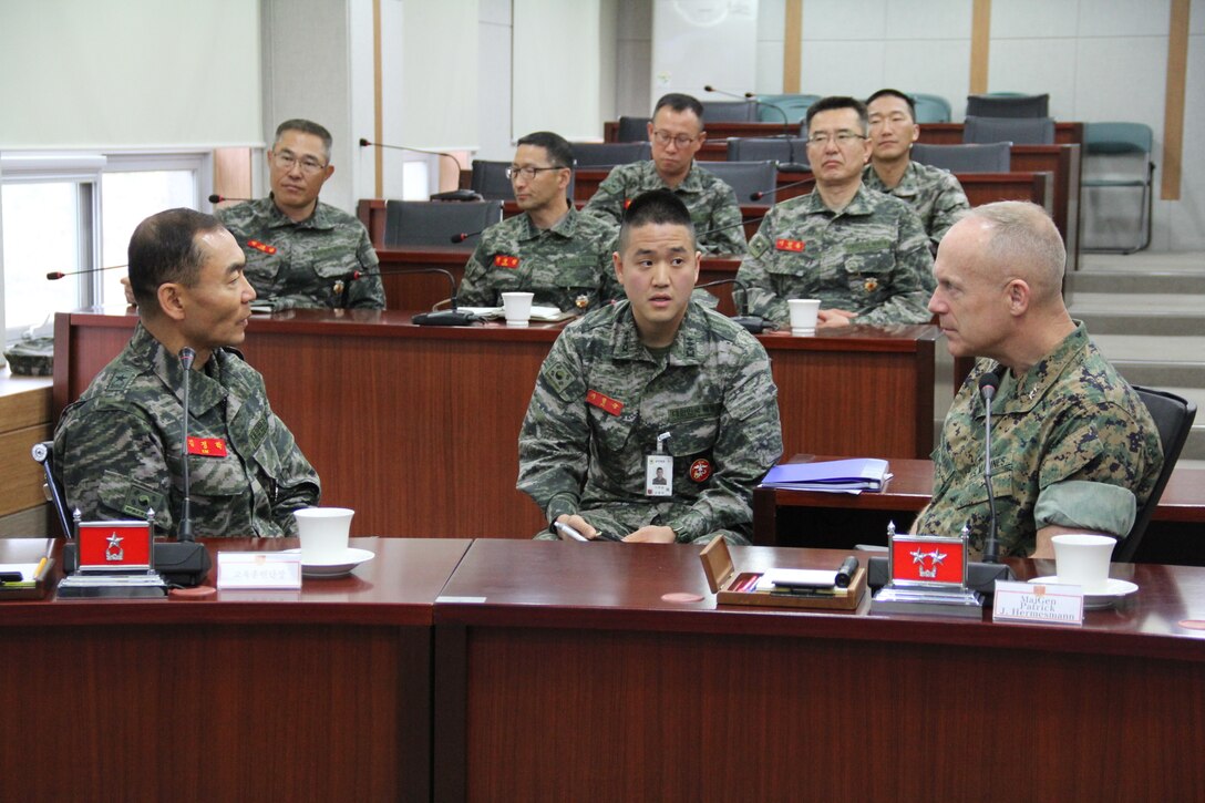 U.S. MARINE CORPS BASE, CAMP MUJUK - Maj. Gen. Patrick J. Hermesmann (left), commander of U.S. Marine Corps Forces Korea, meets with Maj. Gen. Cho Kng-Rae, commanding general of Republic of Korea First Marine Division, here, April 4, 2018. The U.S. and ROK Marine Corps work together daily to strengthen their combined capabilities. (Official U.S. Marine Corps photo by Sgt. Nathaniel Hanscom/Released)