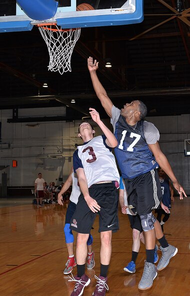 Christopher Williams, a forward on the 595th Aircraft Maintenance Squadron team and a technical sergeant with the unit, makes a layup over a defender from the 20th Intelligence Squadron during the 2018 Offutt Intramural Basketball championship at the Offutt Field House April 5. Williams scored 21 points for the 595th in the title game. (Photo by Charles Haymond)