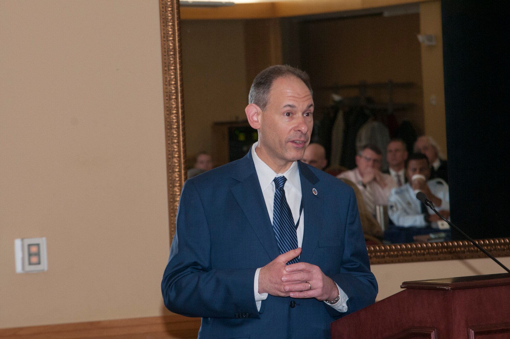 Richard Mendelson provides an overview of OSHA's organizational structure