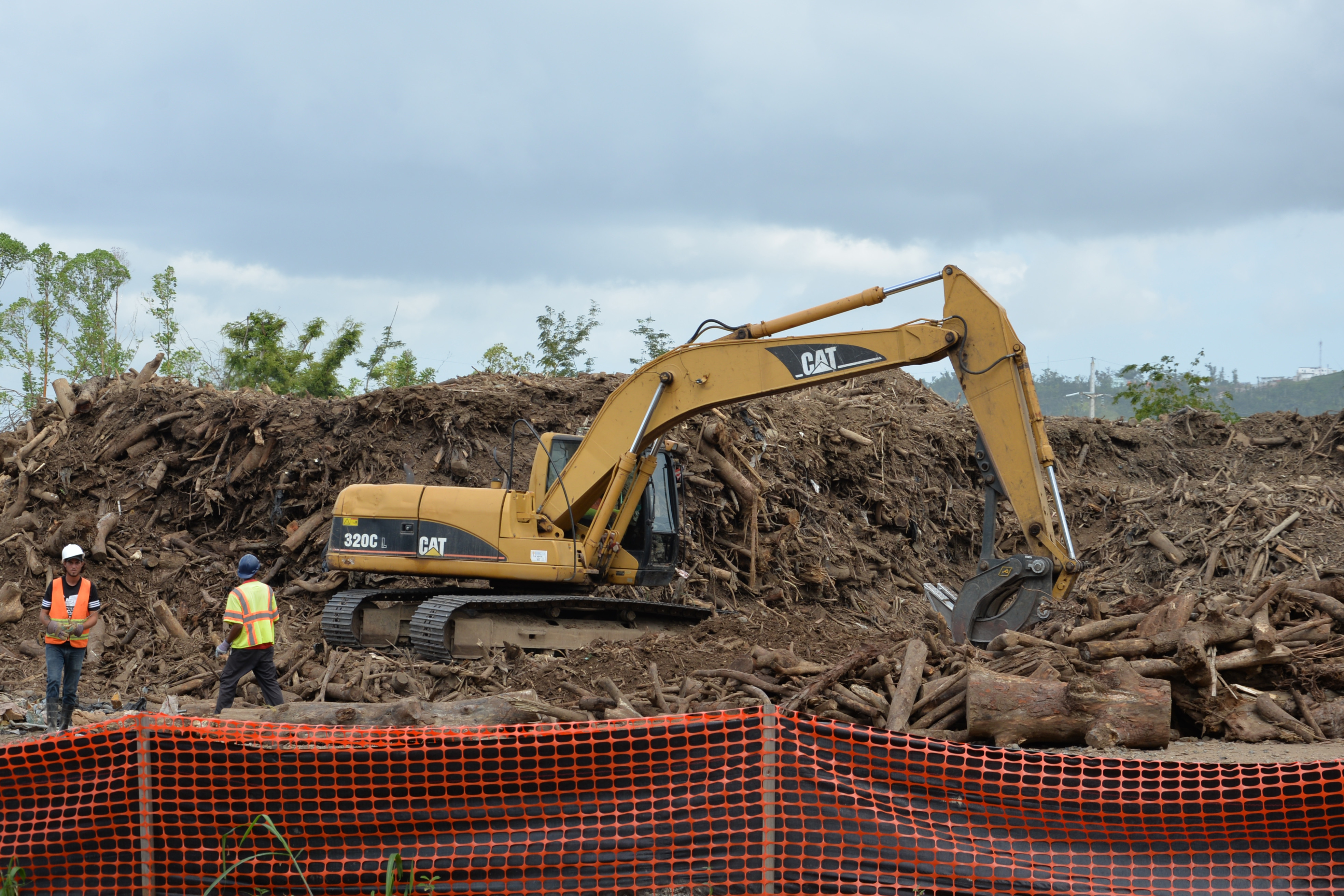 El Cuerpo de Ingenieros del Ejército de los Estados Unidos aumenta el  volumen de remoción de escombros > U.S. Army Corps of Engineers  Headquarters > News Release Article View