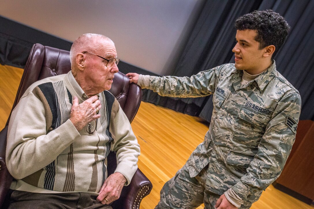 A World War Two veteran talks with an airman.