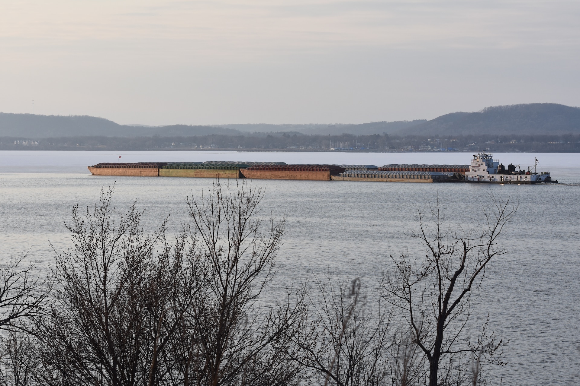 First tow of 2018 pushes through Lake Pepin