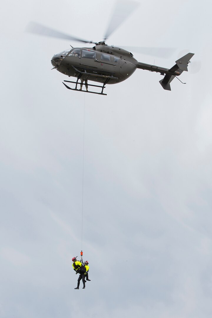 Okla. Guard trains with special-rescue team