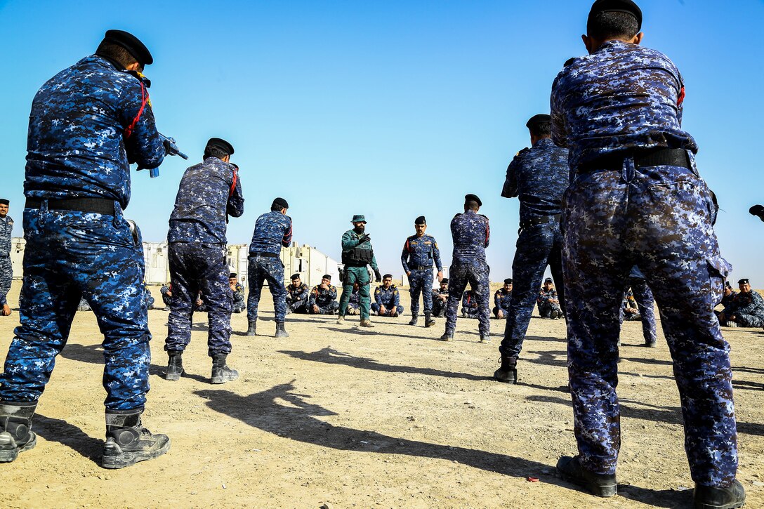 Iraqi federal police attached to 1st Battalion conduct class on squad tactics at Besmaya Range Complex, Iraq, February 8, 2018 (U.S Army/Antonio Lewis)