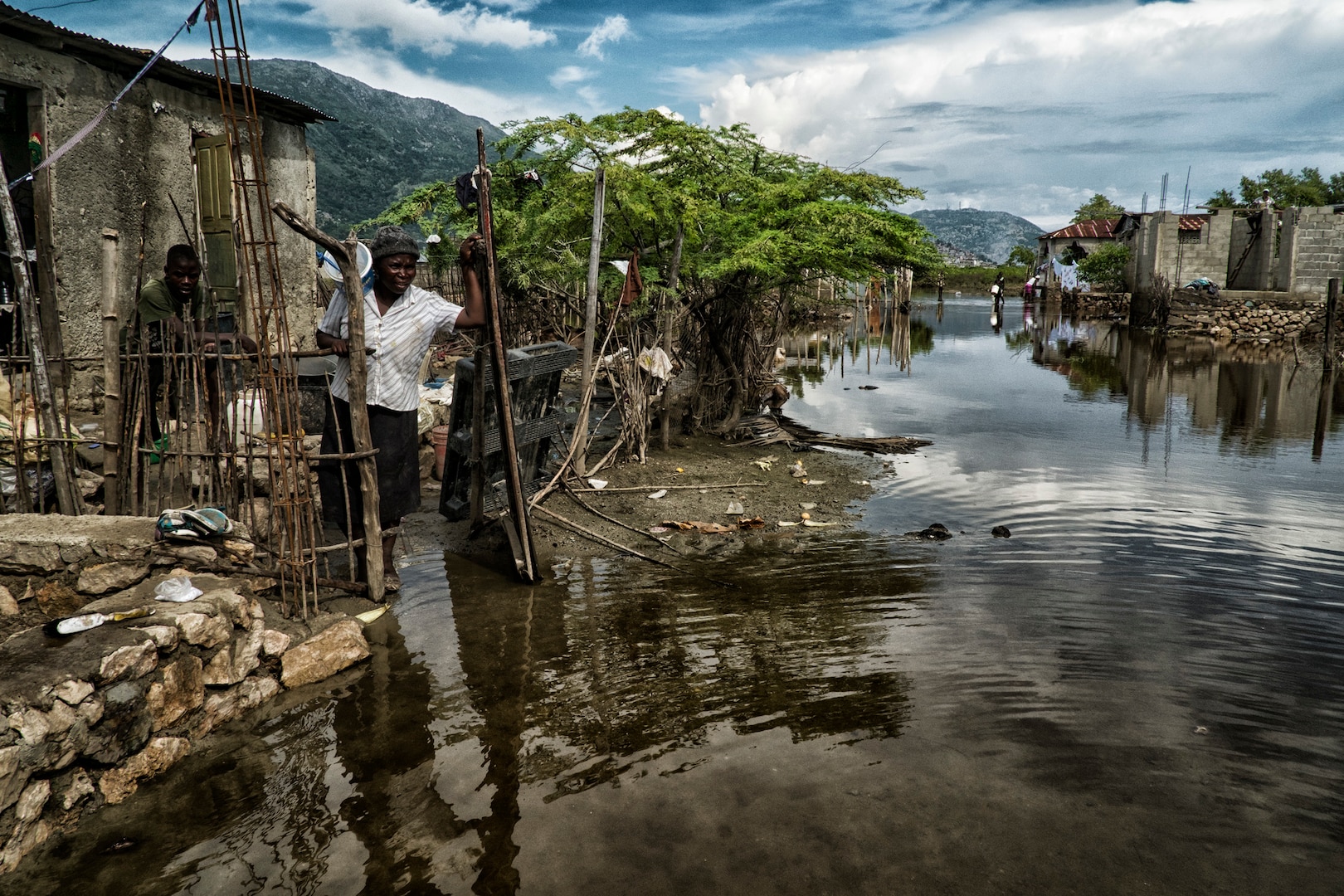 After serious flooding in Haiti’s north, its government, with support of United Nations Mission in Haiti and other UN agencies, responded with evacuations, temporary shelters, and distribution of food and supplies, November 11, 2014 (UN/Logan Abassi)