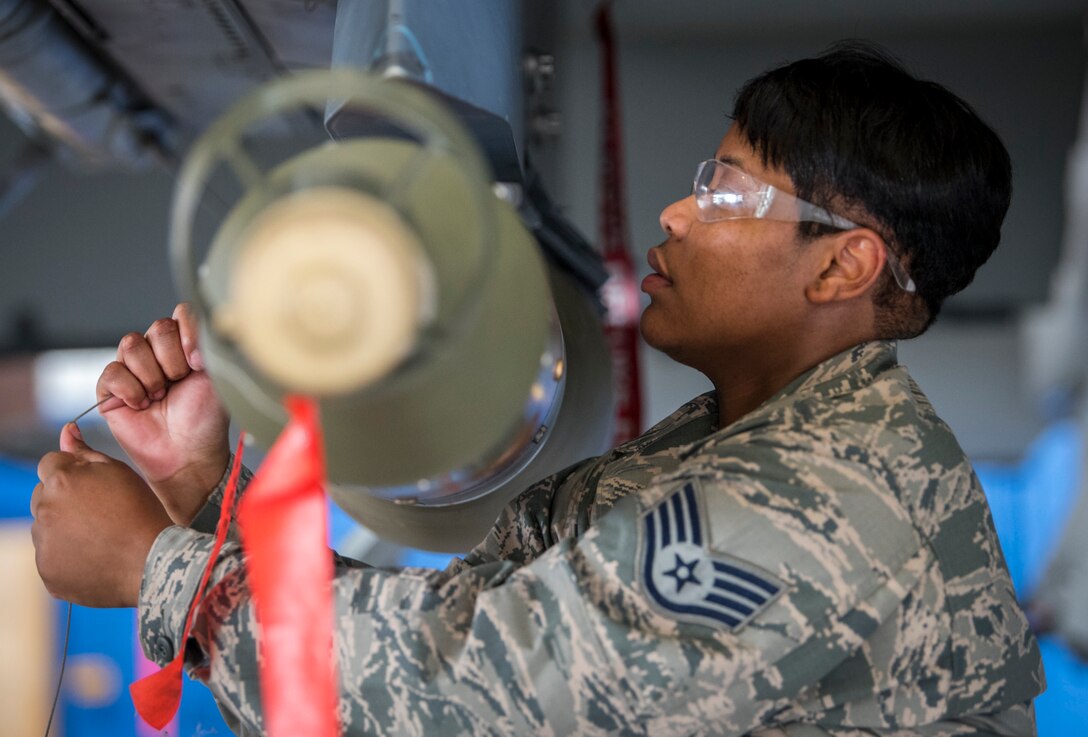 F-15 loadcrew