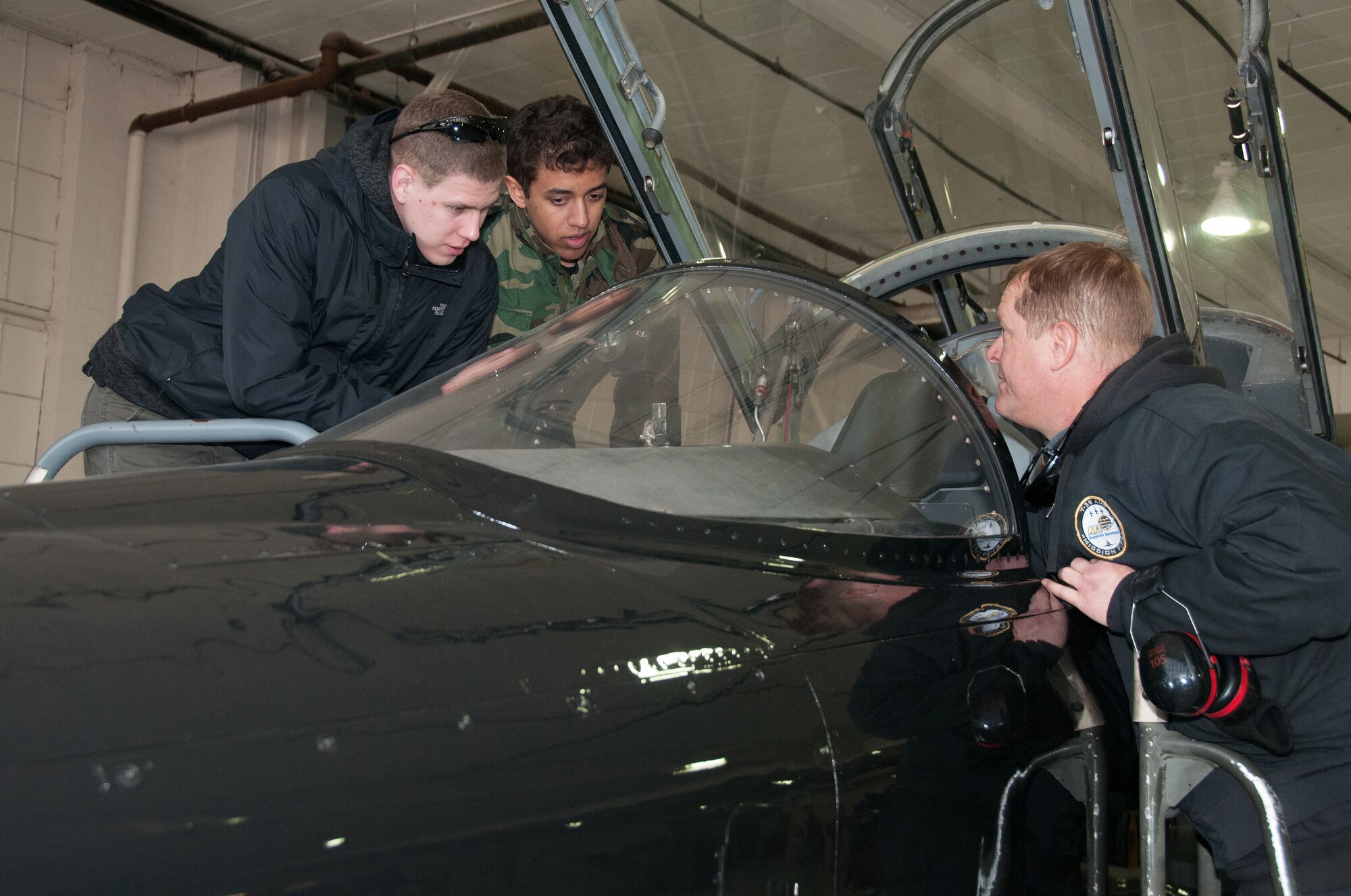 CAP cadets visit 192nd Fighter Wing
