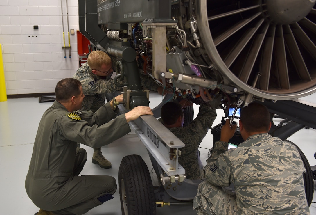 Maintenance Instructor keeps Tyndall Airmen mission-ready