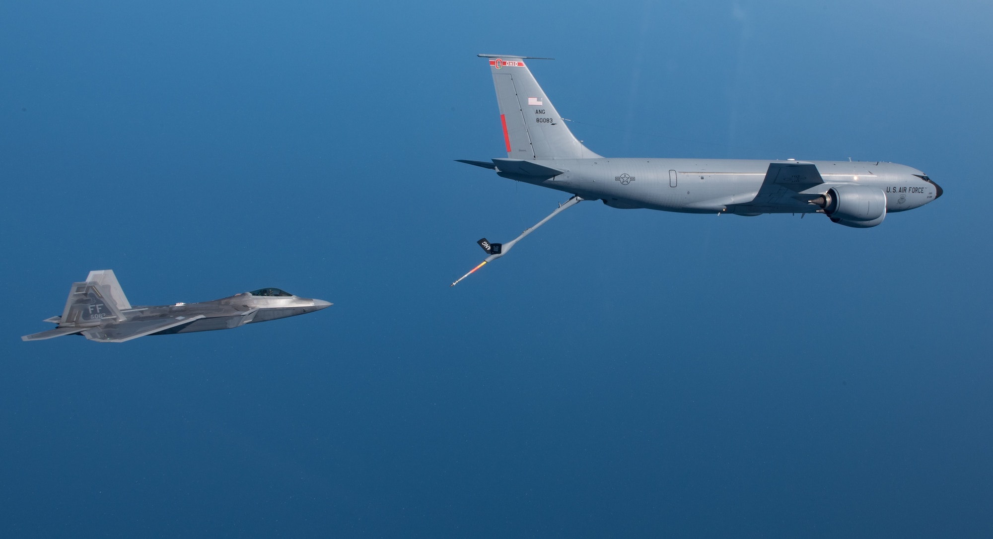 A KC-135 Stratotanker from the 121st Air Refueling Wing refuels an F-22 Raptor from the 1st Fighter Wing over the Atlantic Ocean, April 12, 2018. The 1st Fighter Wing is home to the 94th Fighter Squadron and 27th Fighter Squadron at Joint Base Langley-Eustis, Va. and the 121st ARW is from Rickenbacker Air National Guard Base, Ohio. (U.S. Air Force photo by Staff Sgt. Carlin Leslie)