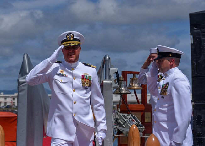 Cmdr. Jacob A. Foret is piped ashore following the Los Angeles-class fast-attack submarine USS Santa Fe (SSN 763) change of command ceremony on the submarine piers in Joint Base Pearl Harbor-Hickam, April 13.