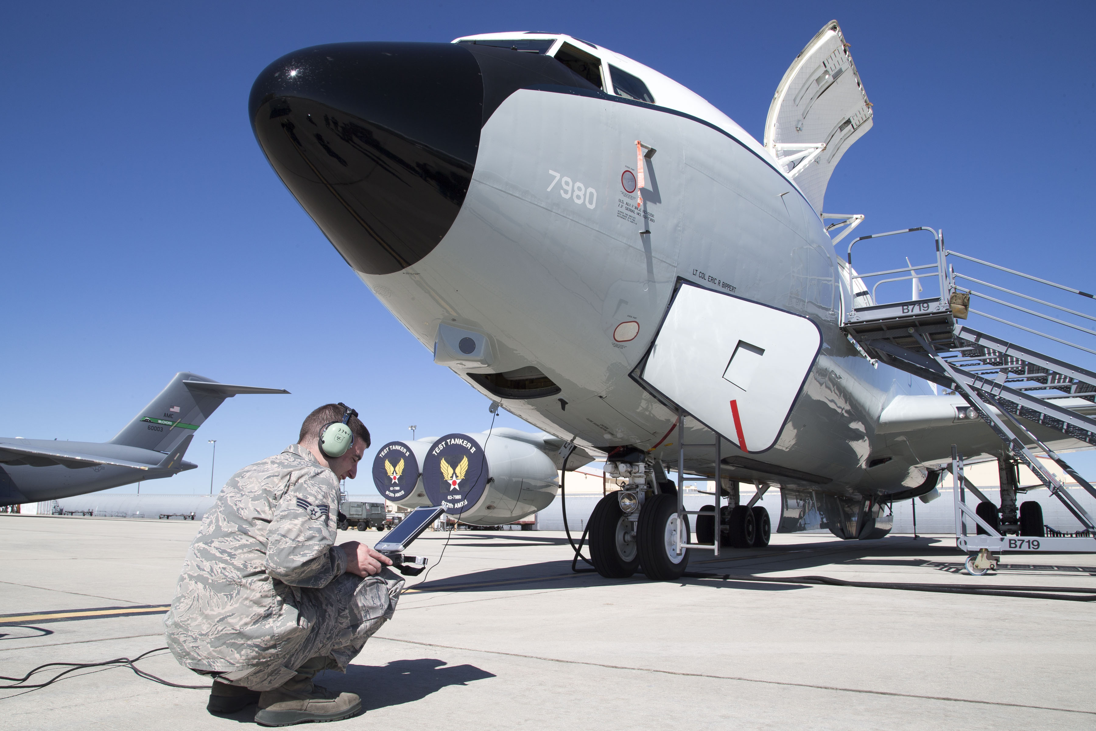 Hybrid generator could make aircraft maintenance more efficient