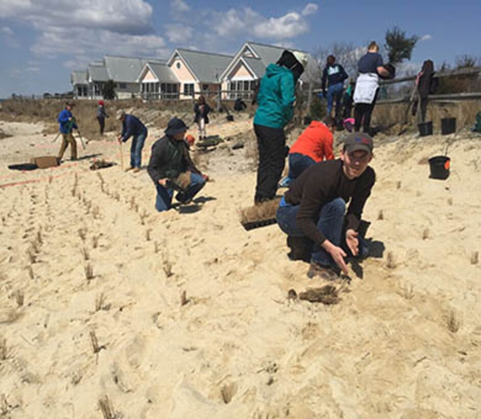 USACE co-hosted an Engineering with Nature workshop April 10-12 in Delaware. Participants conducted a planting demonstration project at Bubblegum Beach on the north side of the Indian River Inlet in Sussex County, DE. Workshop participants planted 1000 herbaceous plants and 40 shrubs and trees.