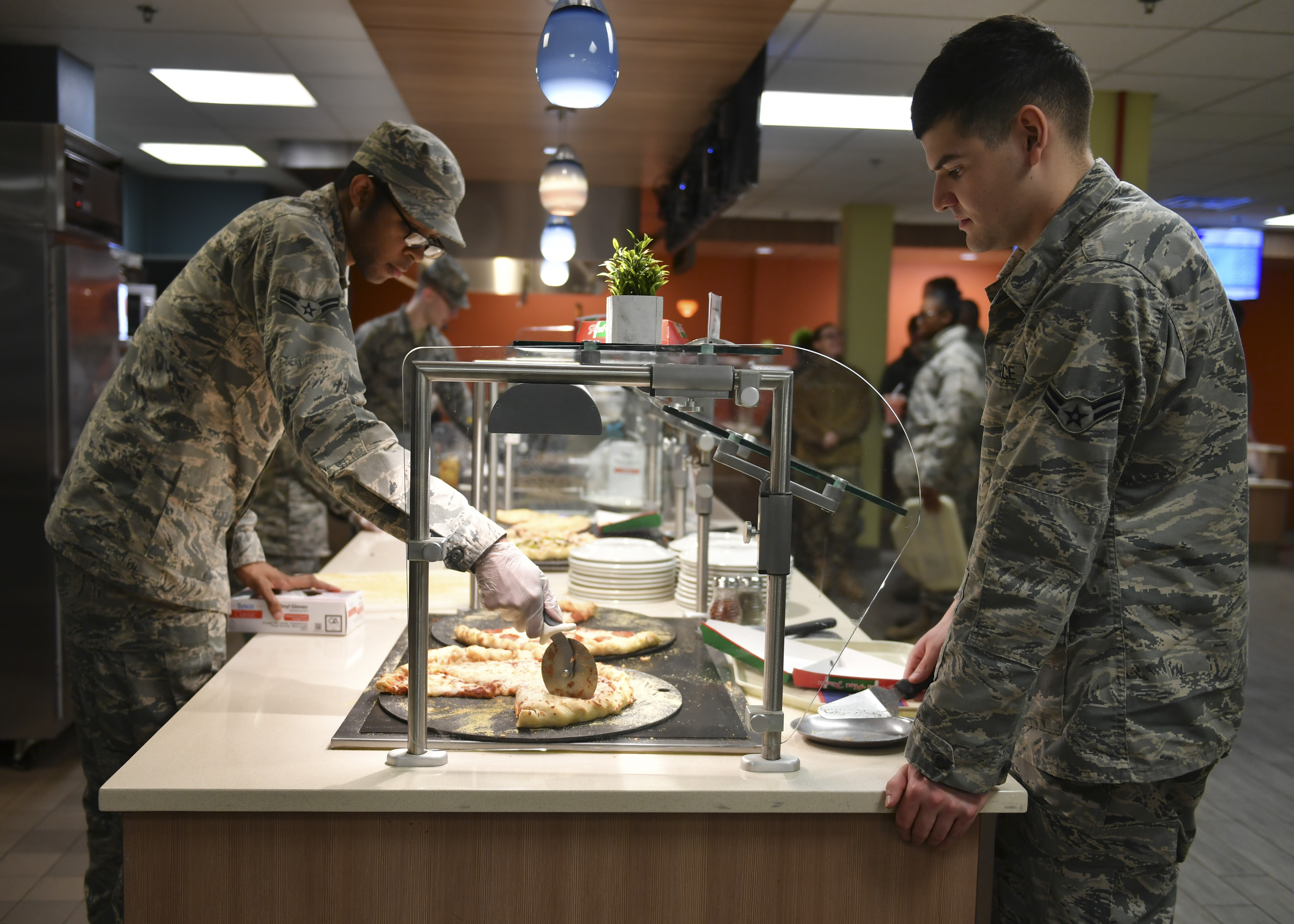 5th FSS feeding the fight