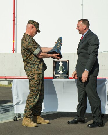 Station Fuels gives award of excellence to air station