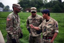 US and UK Soldiers together
