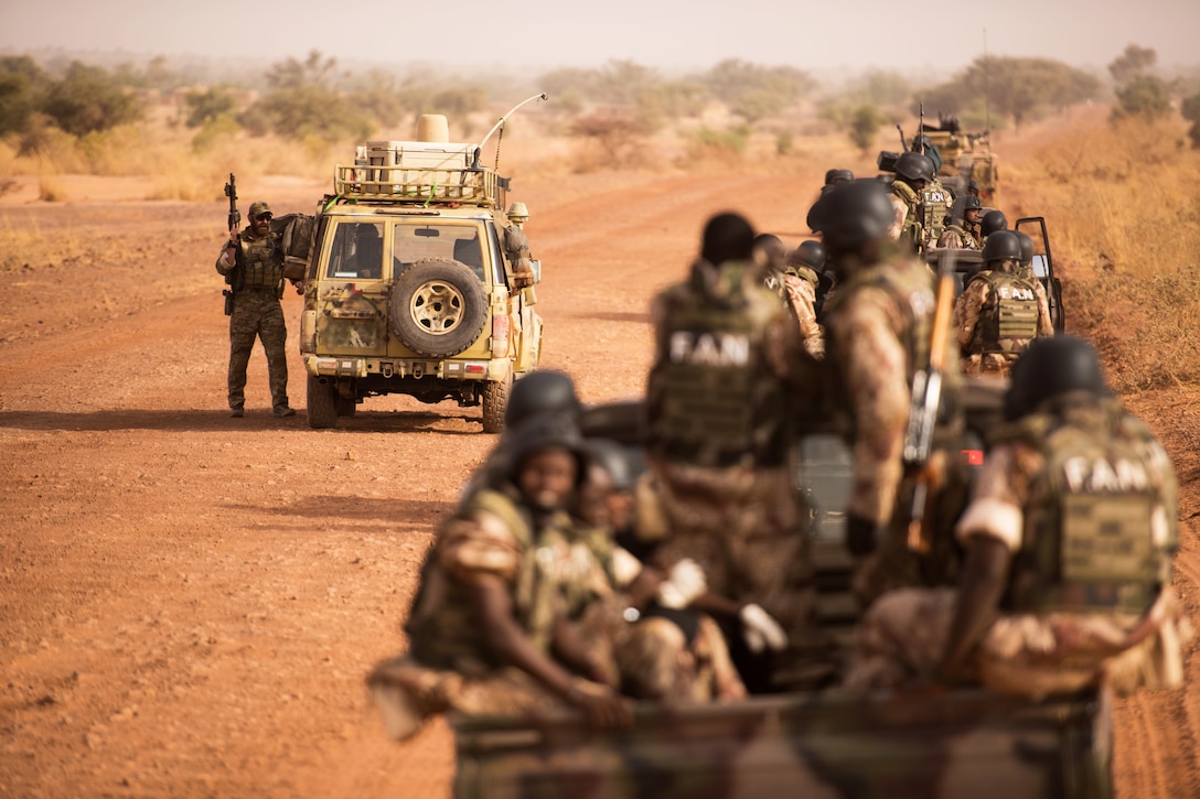 U.S. Special Forces soldiers and Nigerien troops participate in convoy movement training in Niger.