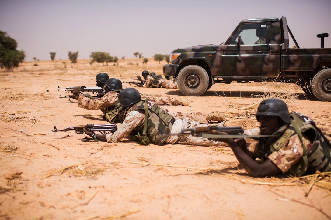Nigerien soldiers engage in target practice.