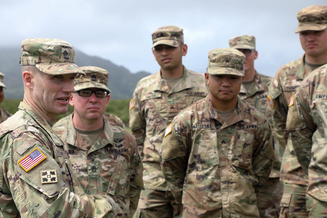 Sergeant Major of the Army meets with soldiers in Hawaii.