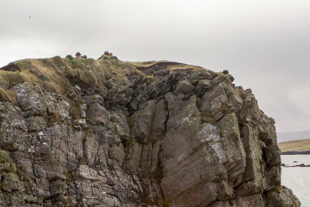 Reserve Marines with 4th Air Naval Gunfire Liaison Company, Force Headquarters Group, position themselves at an observation post to scout possible call-for-fires targets, in Cape Wrath, Scotland, April 23, 2018.
