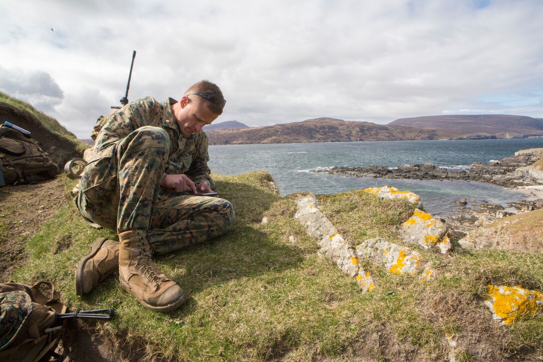 Maj. Graham Perry, the officer in charge of 4th Air Naval Gunfire Liaison Company, Force Headquarters Group, checks his Android Tactical Assault Kit to see possible target areas, in Cape Wrath, Scotland, April 23, 2018.