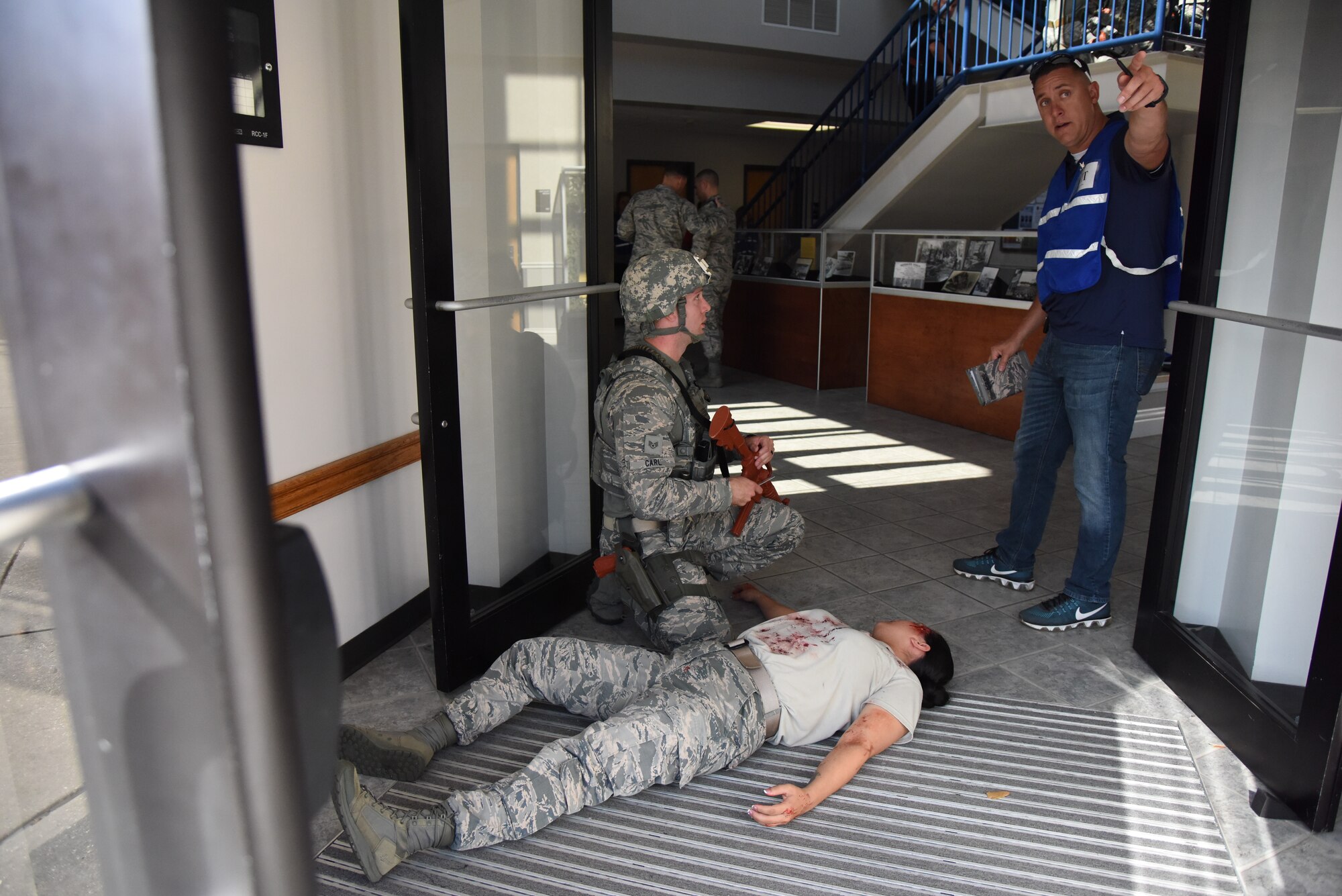 U.S. Air Force Staff Sgt. Nigel Carl, 81st Security Forces Squadron patrolman, receives direction from Master Sgt. Danny Spaide, 81st SFS superintendent and wing inspection team member, during an active shooter exercise at the Levitow Training Support Facility at Keesler Air Force Base, Mississippi, April 19, 2018. The wing inspection team had an active duty Air Force member simulate opening fire at the facility in order to test the base’s ability to respond and recover from a mass casualty event. (U.S. Air Force photo by Kemberly Groue)