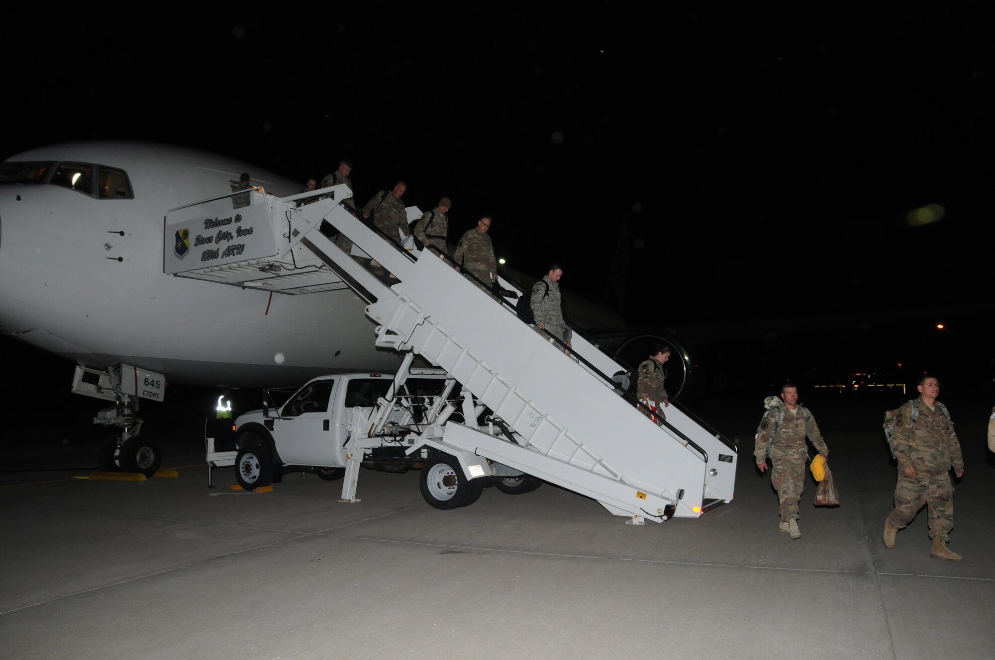 Members of the Iowa air National Guard’s 185th Air Refueling Wing were welcomed home by family and friends on April 25, 2018 at the Sioux City Air National Guard Base. Most of the returning members are assigned to the 133rd Test Squadron which is based in Fort Dodge, Iowa. While deployed, the 133rd Test Squadron were assigned to command and control duties in Central Command. (U.S. Air National Guard Photo by Capt. Jeremy J. McClure/Released)