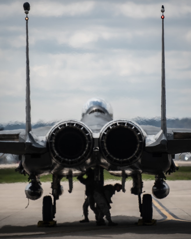 Crew chiefs from Seymour Johnson Air Force Base, N.C., prepare one of the unit’s F-15E “Strike Eagles” to shut down after the aircraft arrives at the Kentucky Air National Guard Base in Louisville, Ky., April 19, 2018, in preparation for the Thunder Over Louisville air show. The Kentucky Air Guard is once again serving as the base of operations for dozens of military aircraft participating in the show, providing essential maintenance and logistical support. (U.S. Air National Guard photo by Lt. Col. Dale Greer)