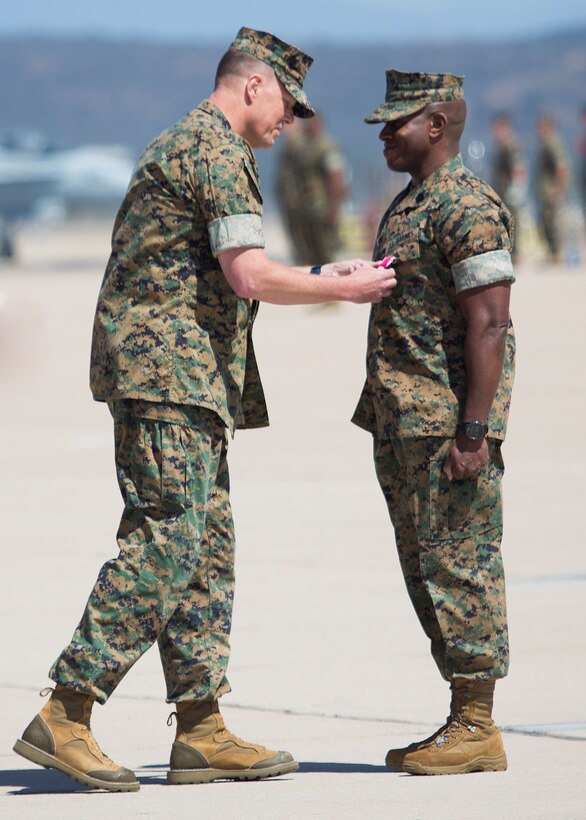 3rd MAW sergeant major passes the sword