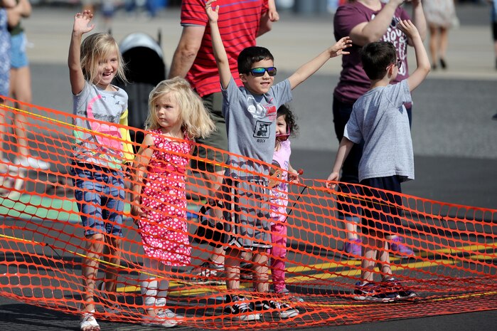 Children cheer as members of the U.S. Army Special Operations Command Daggers Parachute Demonstration Team, known as the Black Daggers, prepare to land during the Air and Space Expo rehearsal April 27, 2018, at Joint Base Charleston, S.C.