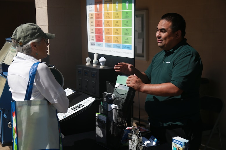 A conservation expert speaks with a local community member during the Earth Day Festival in Yucca Valley, Calif., April 21, 2018. The festival was held by the Hi-Desert Nature Museum to raise environmental consciousness and educate the public on wildlife conservation and resource management. (U.S. Marine Corps photo by Lance Cpl. Preston L. Morris)