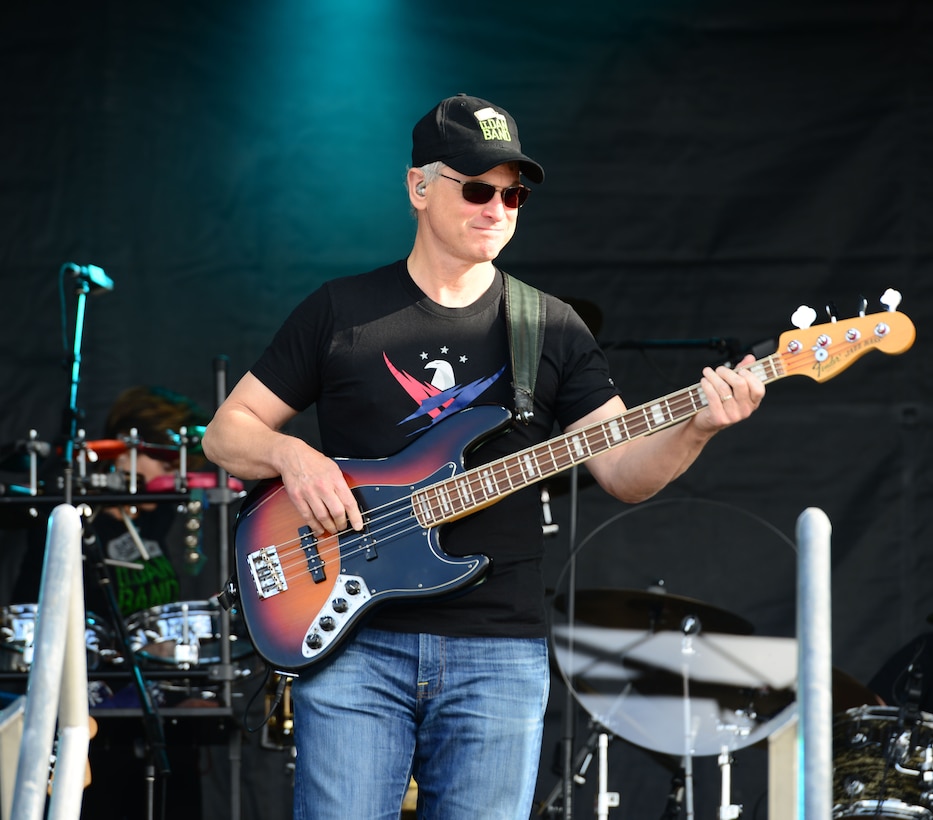 Gary Sinise, Lt. Dan Band rock Team Beale