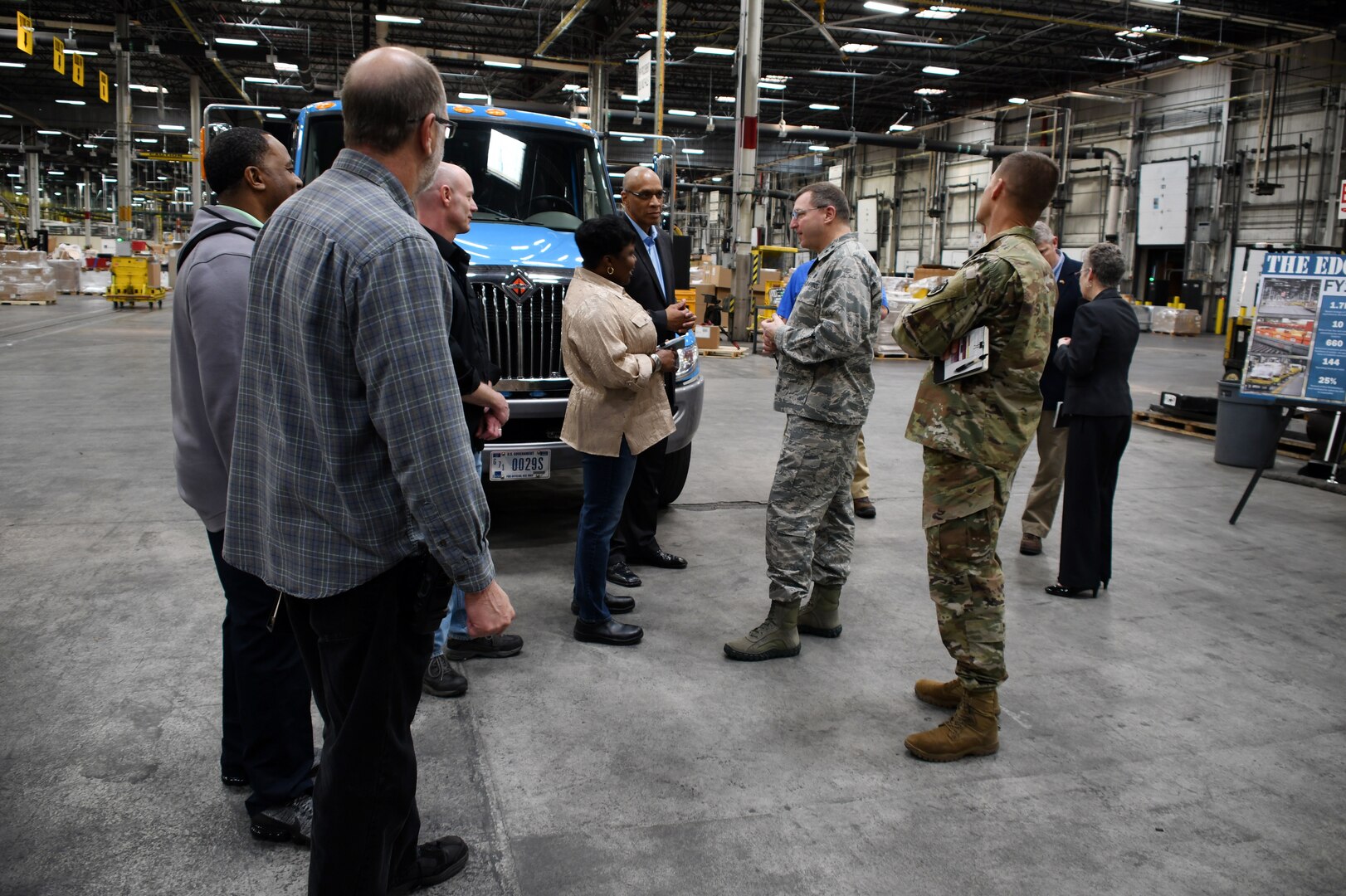 DLA’s Director of Logistics Operations, J3, visits Distribution Headquarters