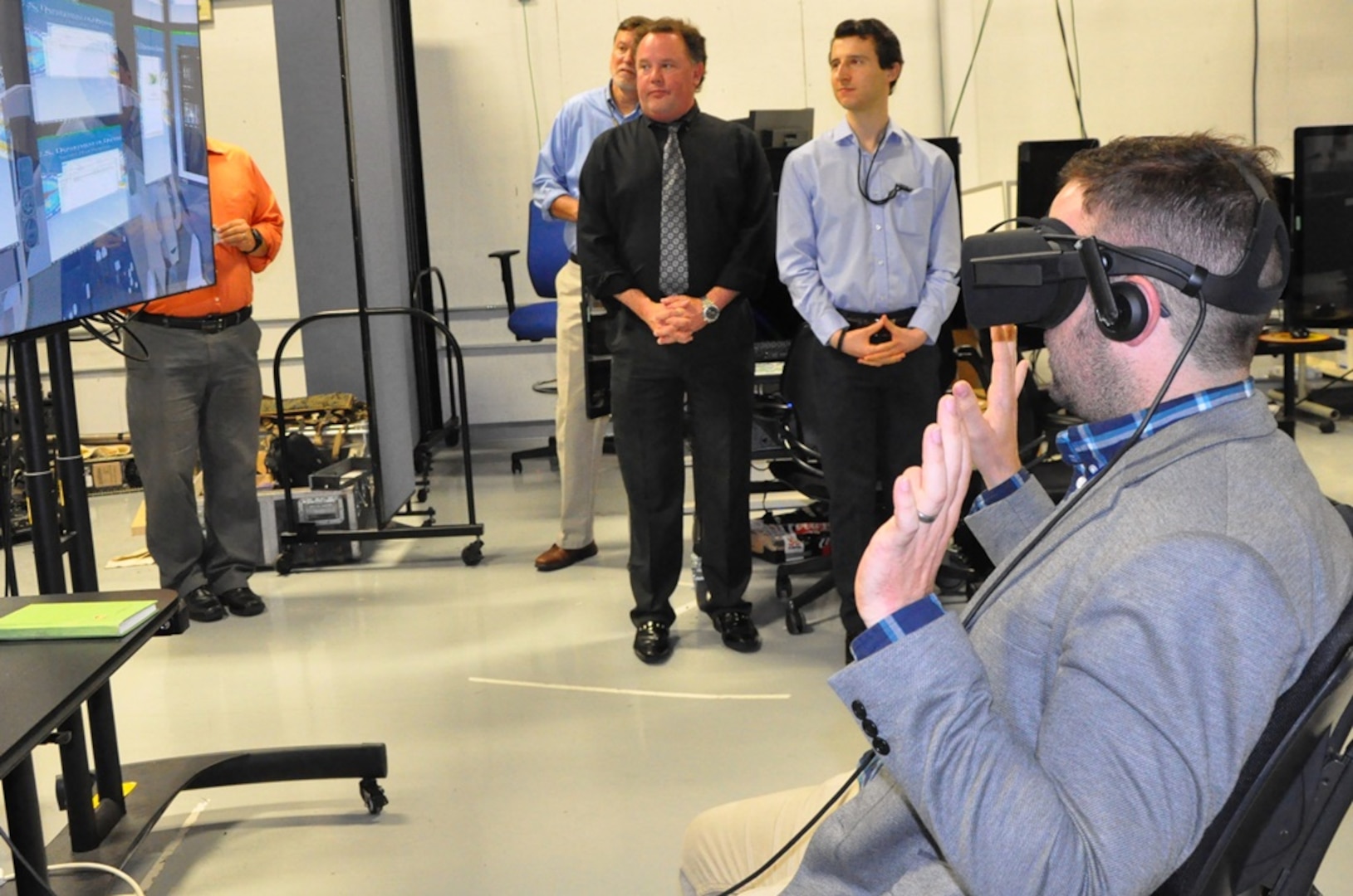 IMAGE: DAHLGREN, Va. (June 2018) - Dr. Patrick Mead from the NSWC Dahlgren Division Human Systems Integration Branch Science and Technology group demonstrates a virtual reality technology to Propel students. Mead's demonstration showed how commercial virtual reality technologies can be leveraged to enhance Navy design and training efforts, providing high fidelity simulation capabilities at lower costs and reduced implementation time. The five-day Propel course provides an introductory level awareness of Warfare Center expectations for new supervisors.  (U.S. Navy photo/Released)