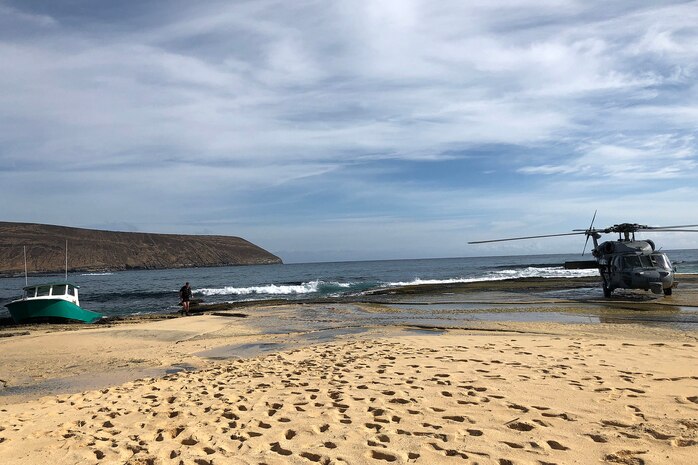 USS Carl Vinson Rescues Mariners off Hawaiian Coast