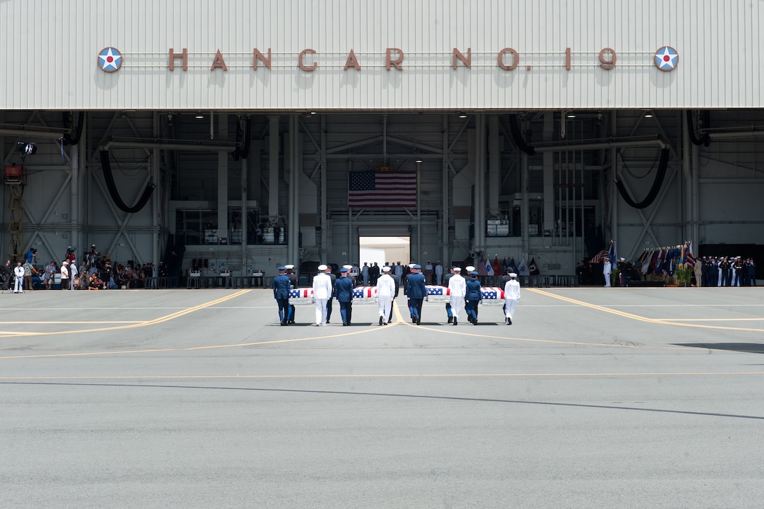 Honor guardsmen, assigned to the Indo-Pacific Command, move flag-draped transfer cases during an honorable carry ceremony at Joint Base Pearl Harbor-Hickam, Hawaii, Aug. 1, 2018.