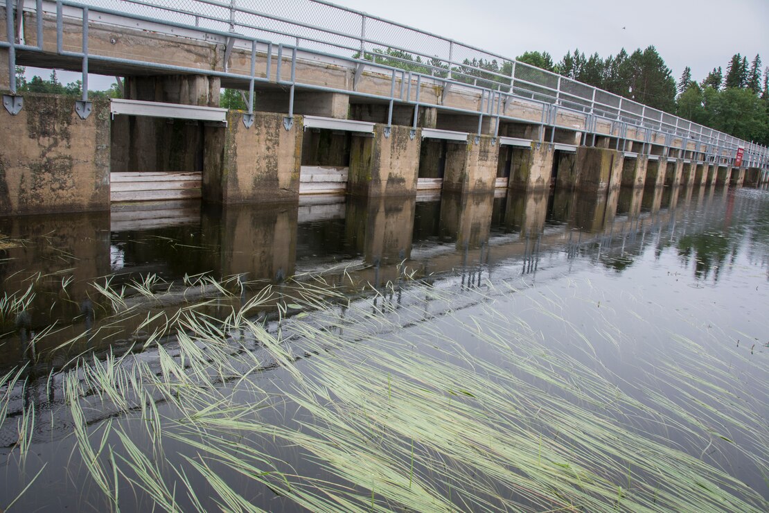 dam on leech lake