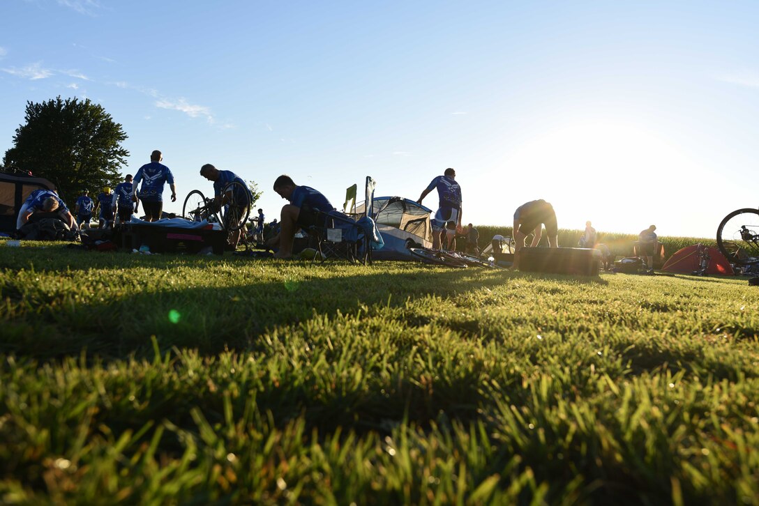 Team Dakota members help set up camp in Jefferson, Iowa, July 24, 2018. Team Dakota and the Air Force Cycling Team participated in the Register’s Annual Great Bicycle Ride Across Iowa, where they rode roughly 460 miles, helped fix other participants’ bikes, and supported Air Forces recruiting efforts. (U.S. Air Force photo by Airman 1st Class Thomas Karol)