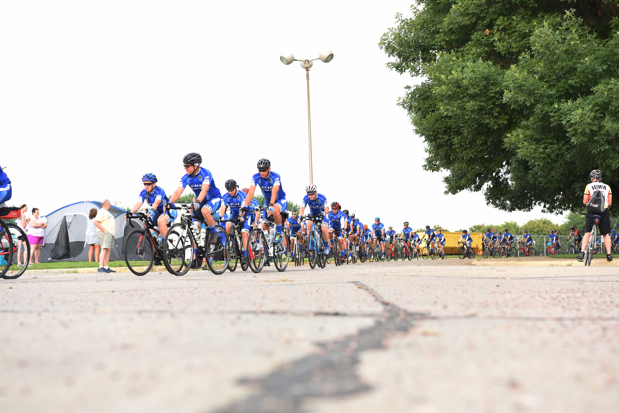 Air Force Cycling Team members depart from Onawa, Iowa, July 22, 2018. Team Dakota and the Air Force Cycling Team participated in the Register’s Annual Great Bicycle Ride Across Iowa, where they rode roughly 460 miles, helped fix other participants’ bikes, and supported Air Forces recruiting efforts. (U.S. Air Force photo by Airman 1st Class Thomas Karol)