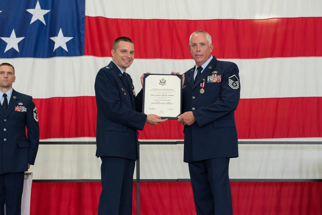 Master Sgt. Jeffrey Tompkins, 934th Maintenance Squadron, accepts his retirement certificate from Lt. Col. Andy Staut, 934th Maintenance Group deputy commander, Aug. 4. (Air Force Photo/Tech. Sgt. Amber E.N. Jacobs)