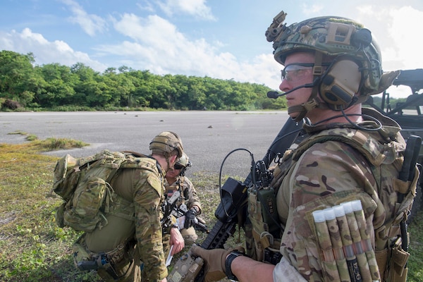 Explosive Ordnance Disposal Mobile Unit 5, Australian Forces Train ...