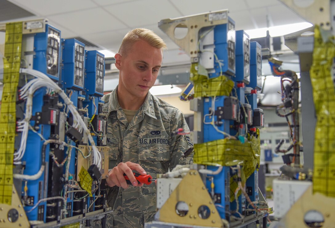 7th CMS avionics flight earns Chief of Staff Team Excellence Award