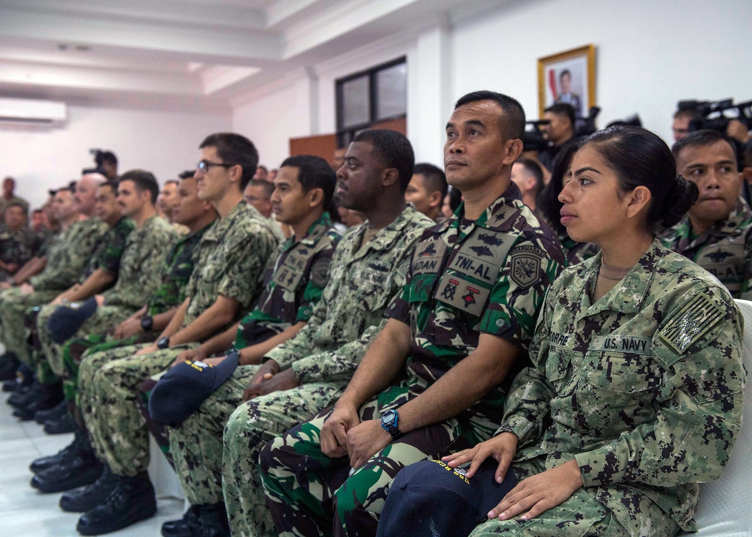 USS Rushmore arrives in Jakarta, kicks off 24th CARAT Indonesia exercise