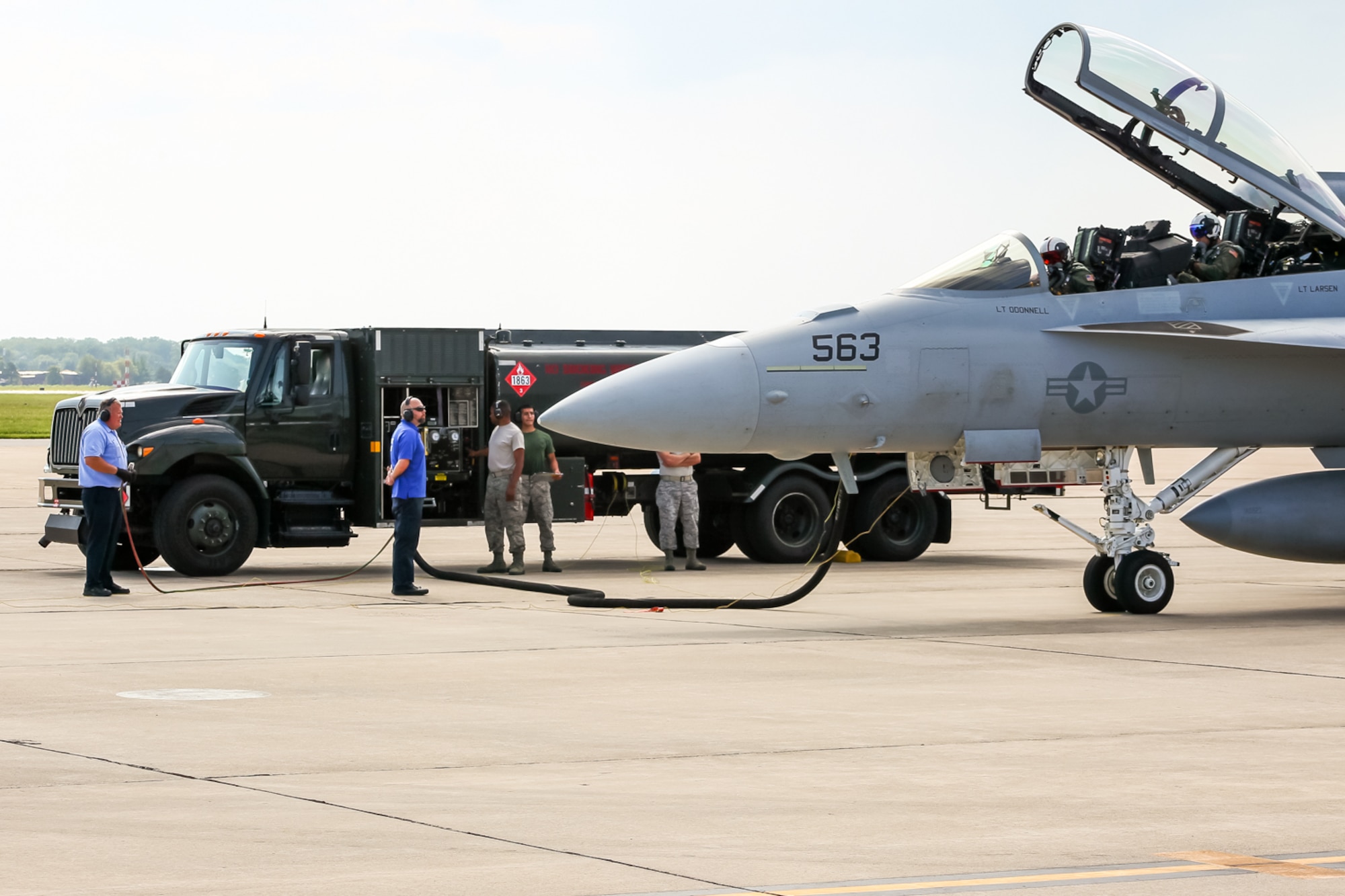 Members of the 375th Operations Support Squadron hot-pit refuel a Navy EA-18G Growler electronic attack aircraft on Scott Air Force Base, Aug. 3, 2018.