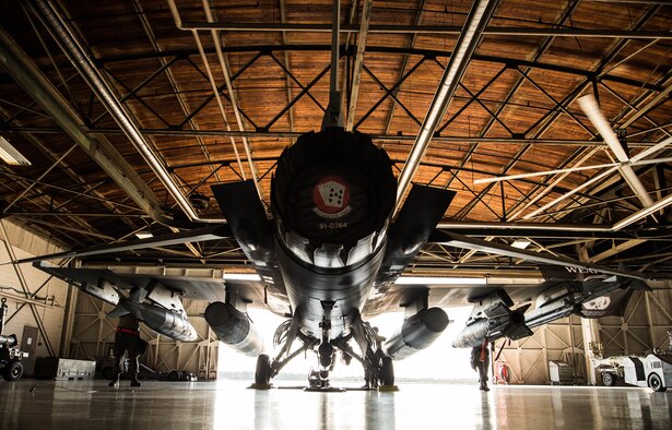 U.S. Airmen assigned to the 77th Aircraft Maintenance Squadron work on an F-16CM Fighting Falcon in the 20th Maintenance Group (MXG) weapons standardization hangar at Shaw Air Force Base, S.C., Aug. 9, 2018.