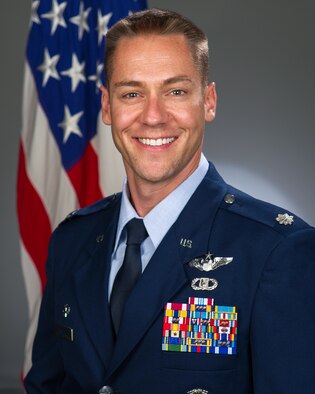 Lt. Col. Stew Welch, 9th Air Refueling Squadron commander, shares some thoughts on how refueling crews are similiar to and just as important as bass players. (Courtesy Photo)