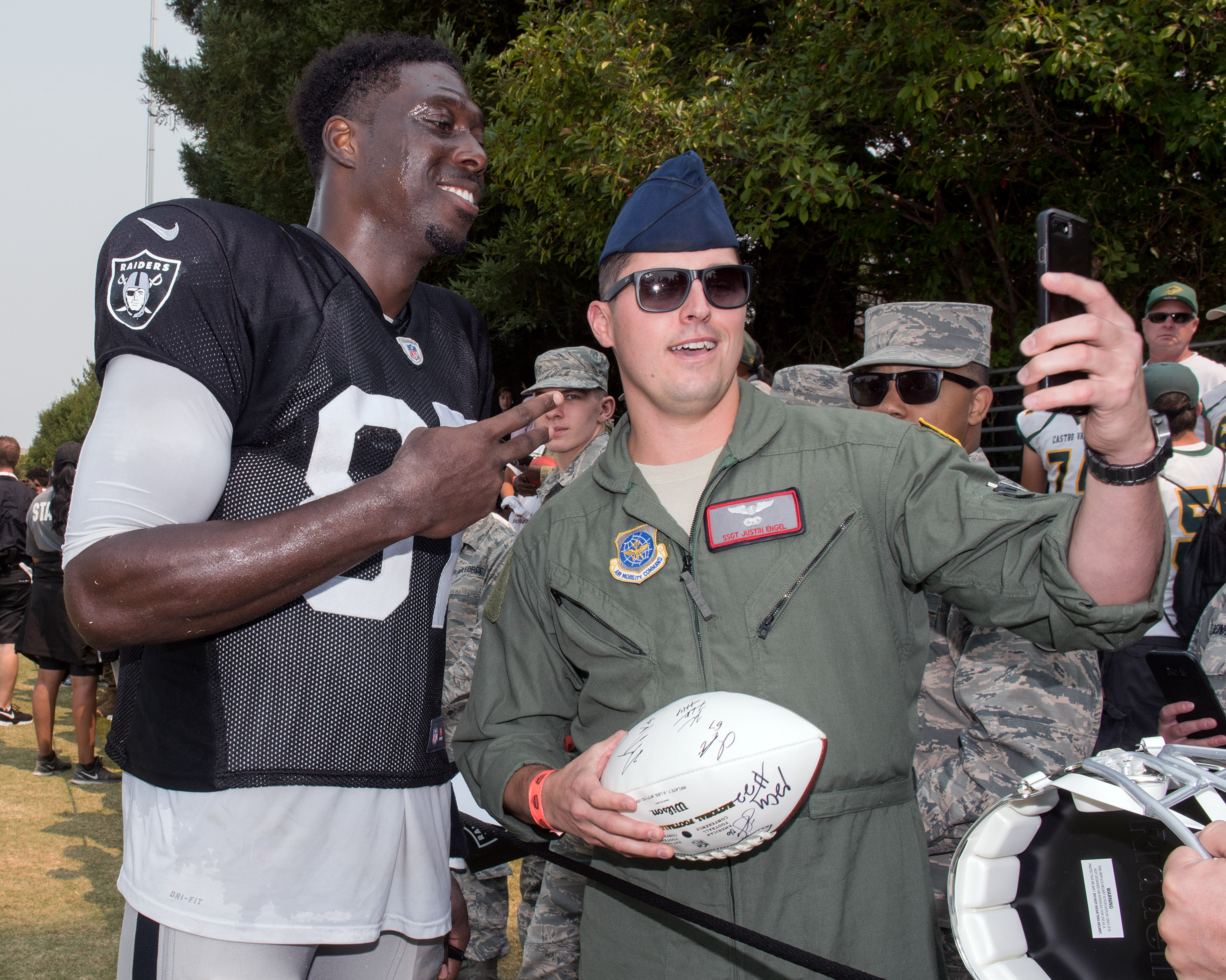 Oakland Raiders honor past and present veterans > Travis Air Force Base ...